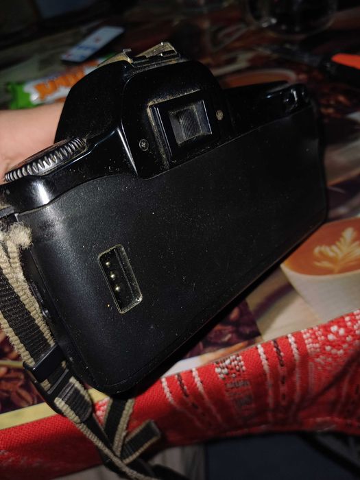 Aparat Foto Canon Eos 1000 cu obiectiv 35-80 mm