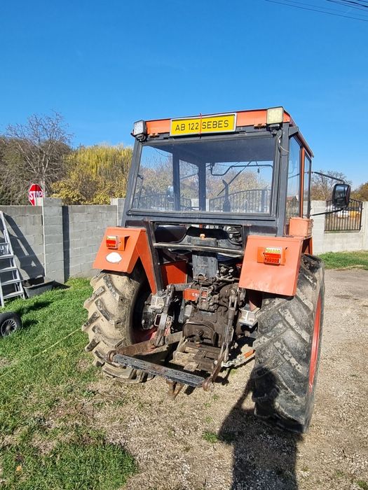 Vând tractor universal 445
