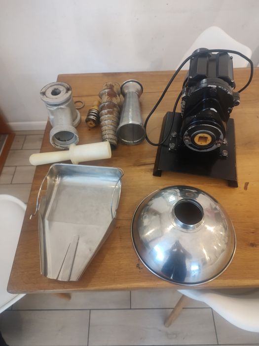 Mașină electrică de stors roșii REBER nr 5 (modelul mare)