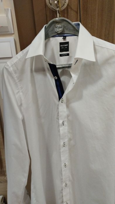 Мъжка официална риза с дълъг ръкав.