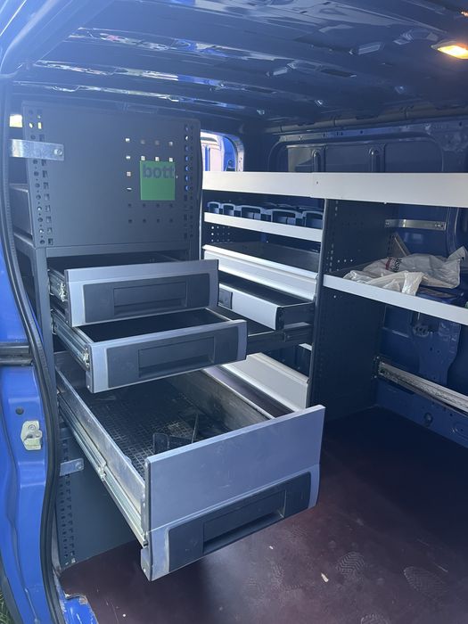 Bott Vario 3 / Rafruri auto service mobil / hală service