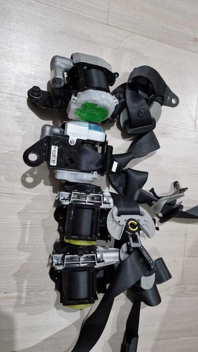 Centuri de siguranță Mercedes-Benz E W213 – față spate stanga dreapta