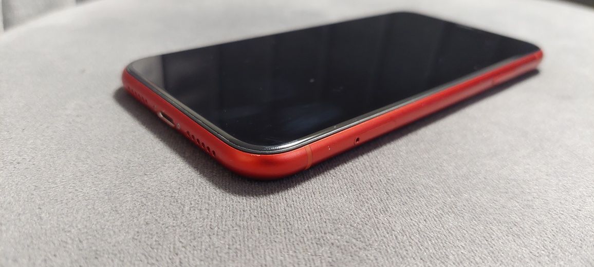 iPhone XR 64GB red