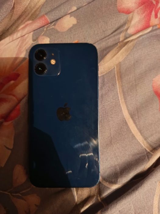 продам айфон 12 срочно