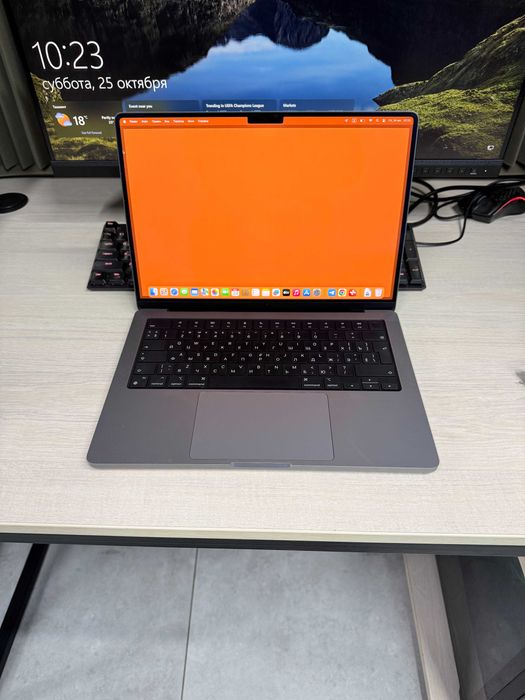 Mackbook Pro M1 Pro chip, 90% battery, 14 dyum display, 16/512 gb