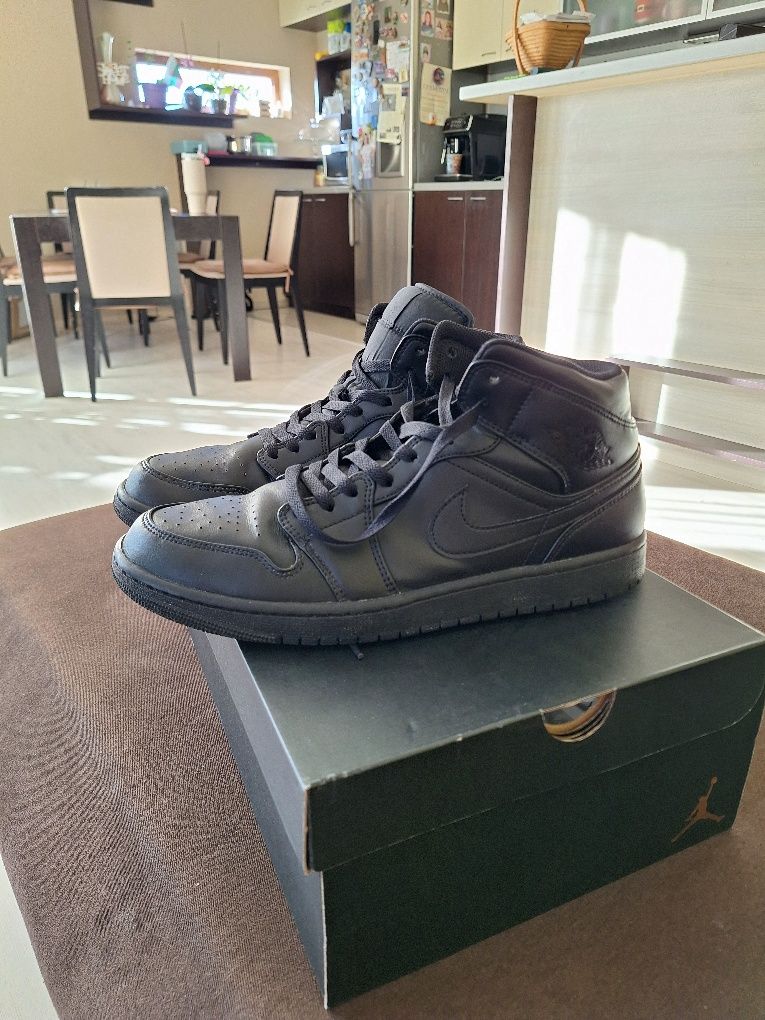 Оригинални обувки Nike Air Jordan 1 Mid номер 46