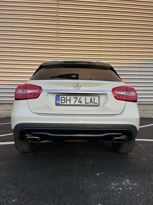 GLA200 motor 1.6 benzina 156 cp  *Automat *Panoramic