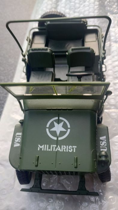 Macheta Jeep Willis model 1943 mărimea 1:18 din metal
