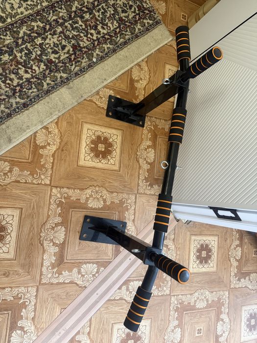 Турник настенный в отличном состоянии