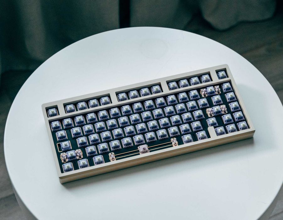 tastatura mecanica custom Bridge 75 Plus aluminiu noua spray milk