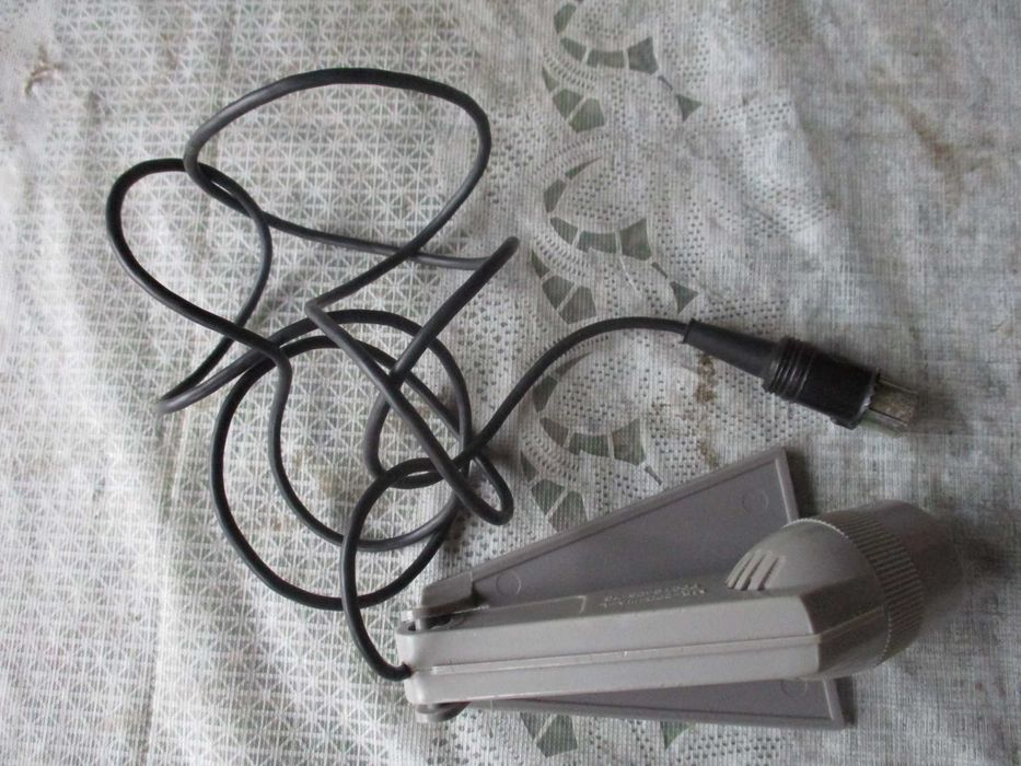 Телевизор Юность  работещ с нов кинескоп и аксесоари -слушалки и др.