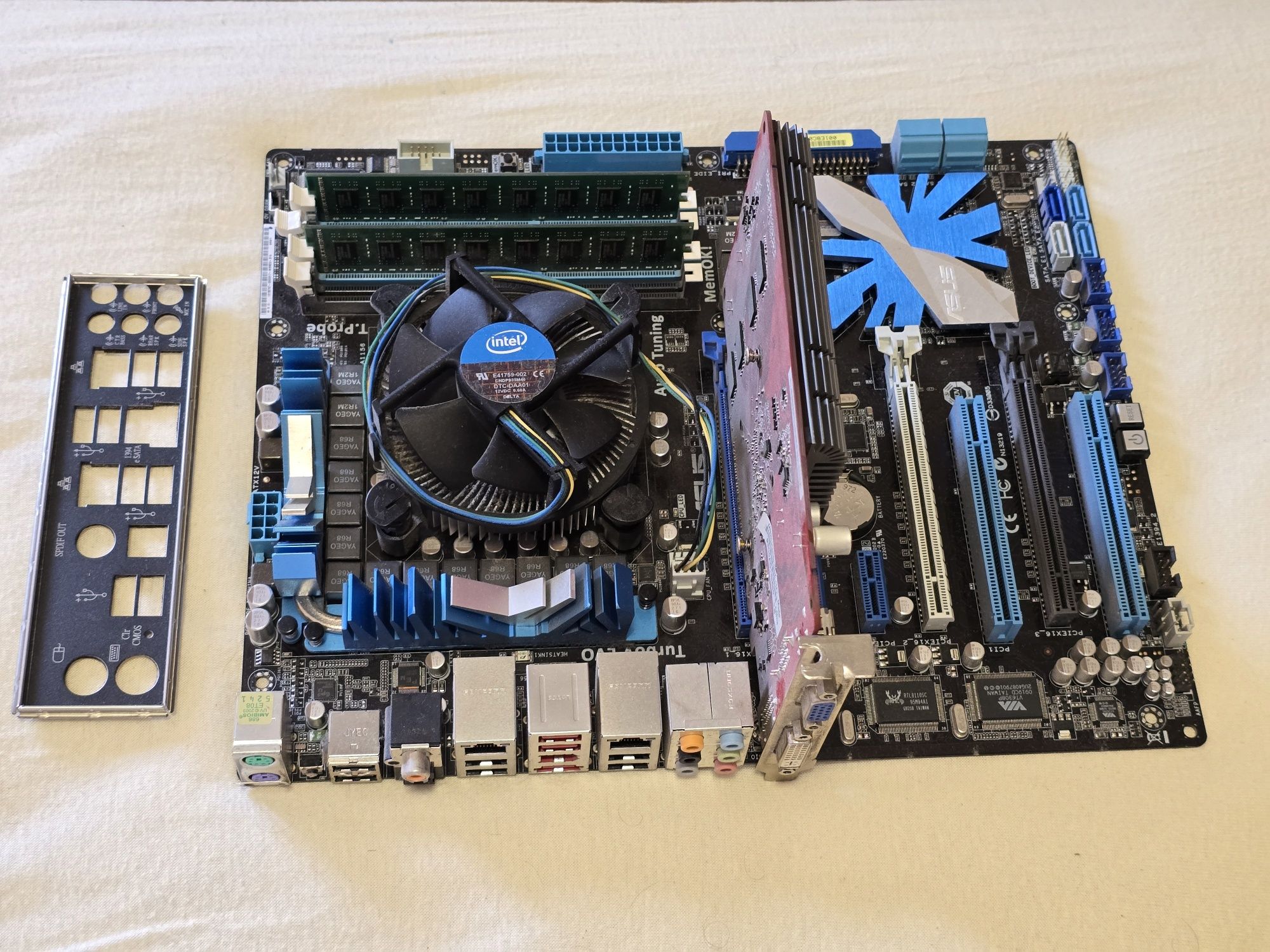 Компютър части CPU Intel i7 860 MB Asus P7P55D EVO RAM 4GB Radeon 4350