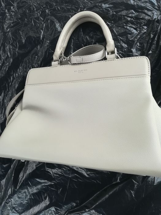 Geanta damă culoare albă,putin purtata