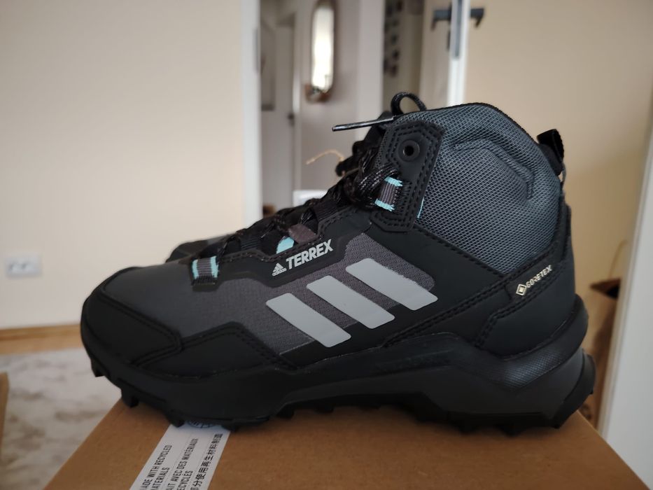 Bocanci Adidas goretex Nr 36.5