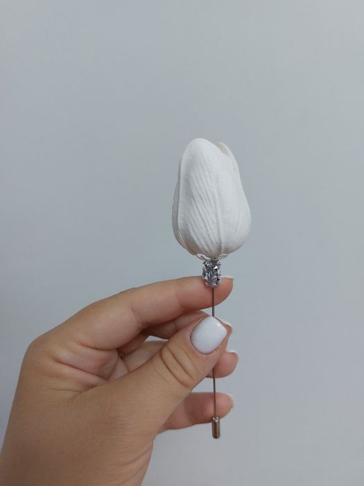 Brosa pin lalea pentru sacou