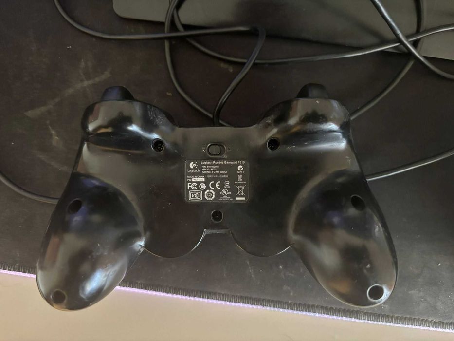 Controller Logitech F510, conexiune USB-A, foarte putin folosit