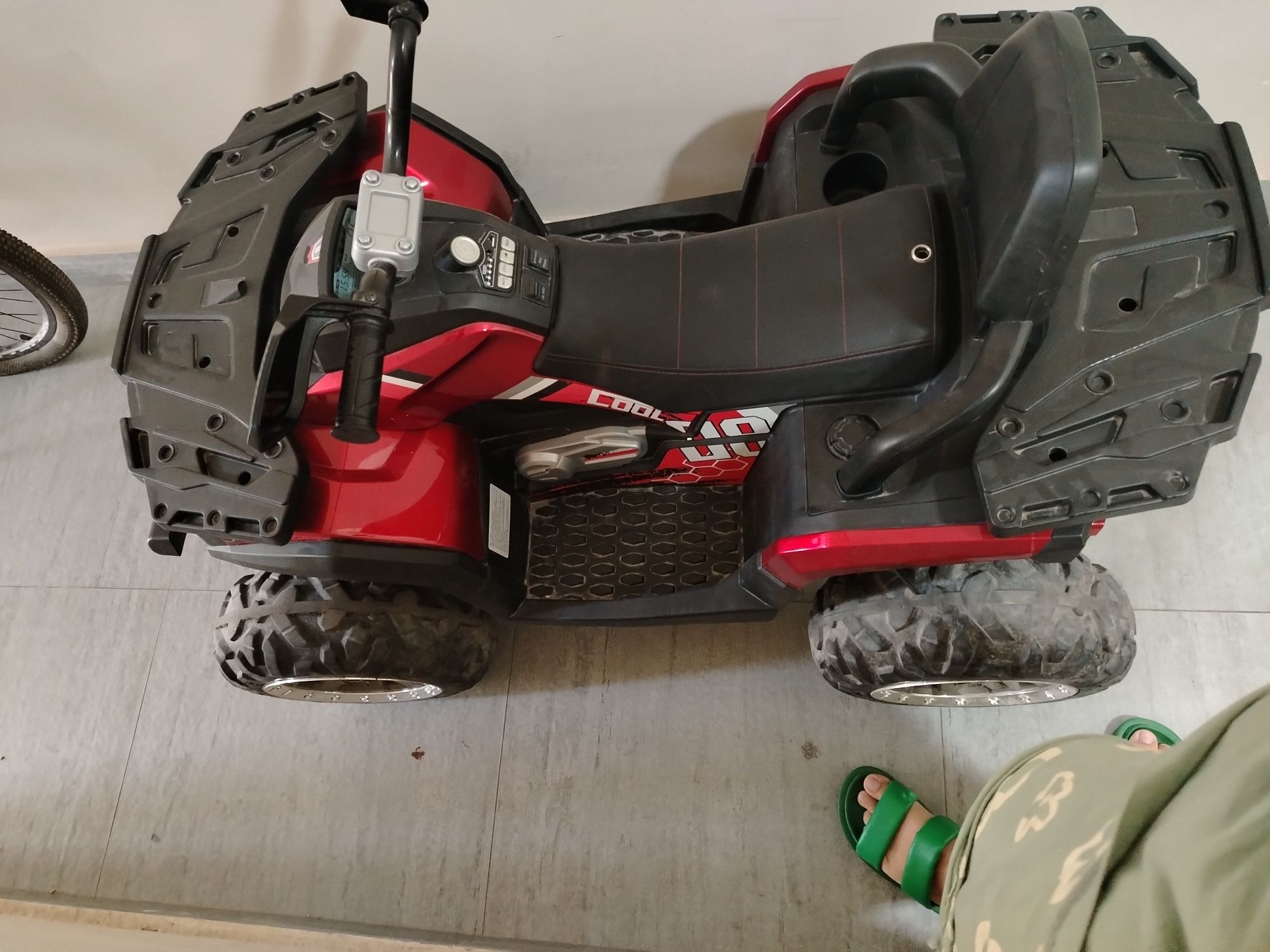 Kvadratsikl sotiladi 200$