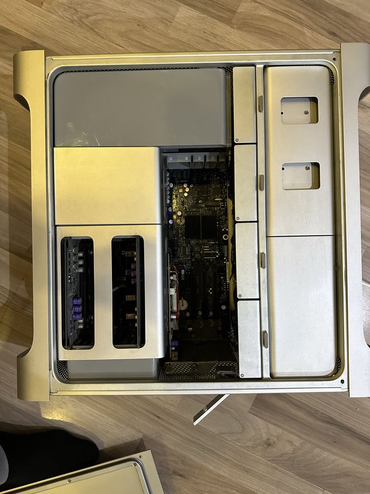 Mac pro 2008 версия3.1 монитор в подарок