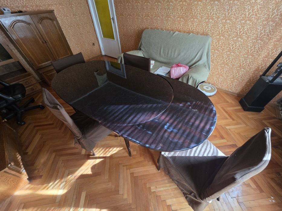 Masa extensibila cu 6 scaune din lemn masiv de colectie