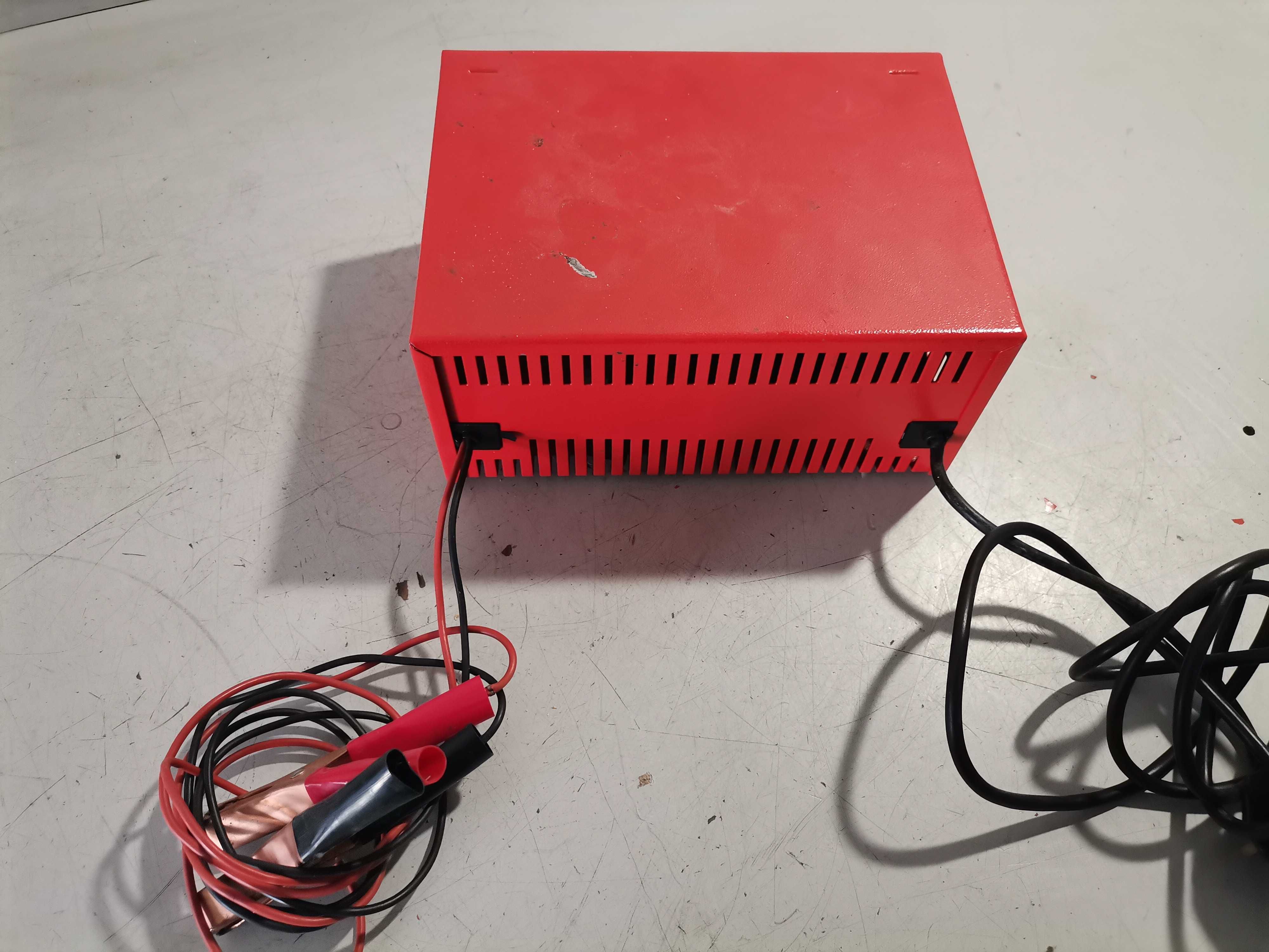 Зарядно за акумулатор 12 V 6 amp