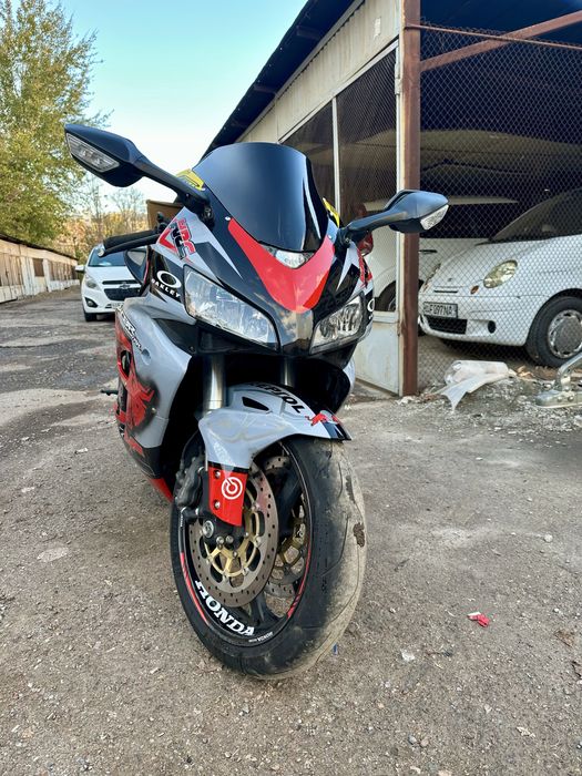 Срочно !!  Продаётся хонда SBR 1000 RR в отличном состоянии