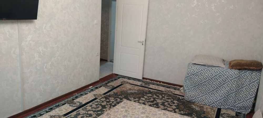 Мирабадский район. Массив куйлюк 3. 4-х комн. 2-й этаж.