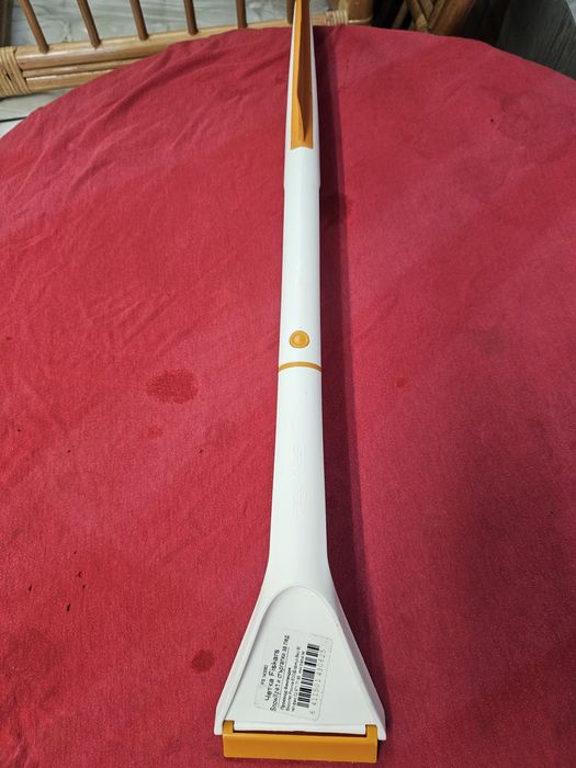 Четка със стъргалка за сняг - Fiskars