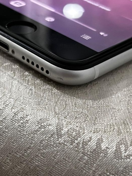 Айфон SE в хорошем состоянии