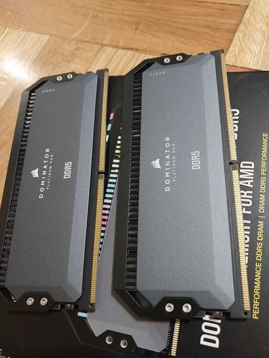 32GB DDR5 Corsair Dominator Platinium RGB - 5600MT/s, CL36 (EXPO, XMP)