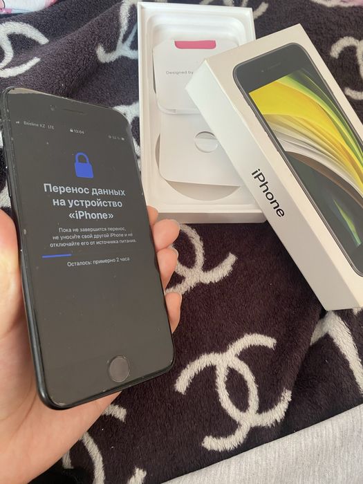 Продам айфон се 2020года 128гв емкость 100%