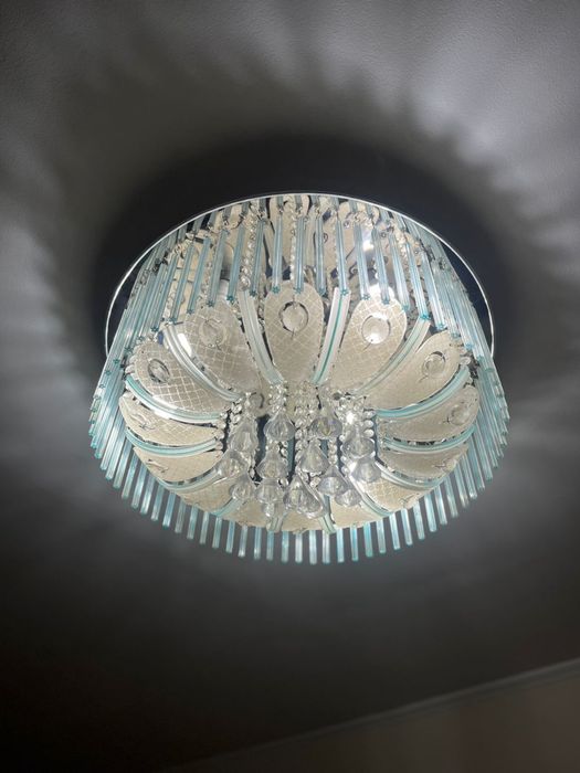 Срочно продается люстра