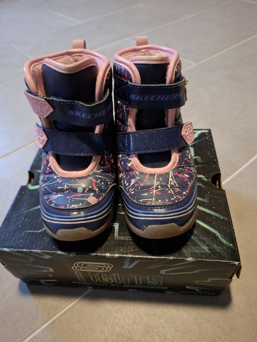 Ghete cu lumini fetite