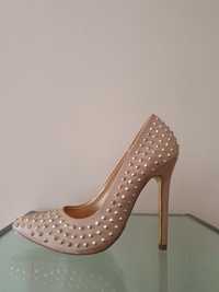 Pantofi stiletto nude cu tinte metalice