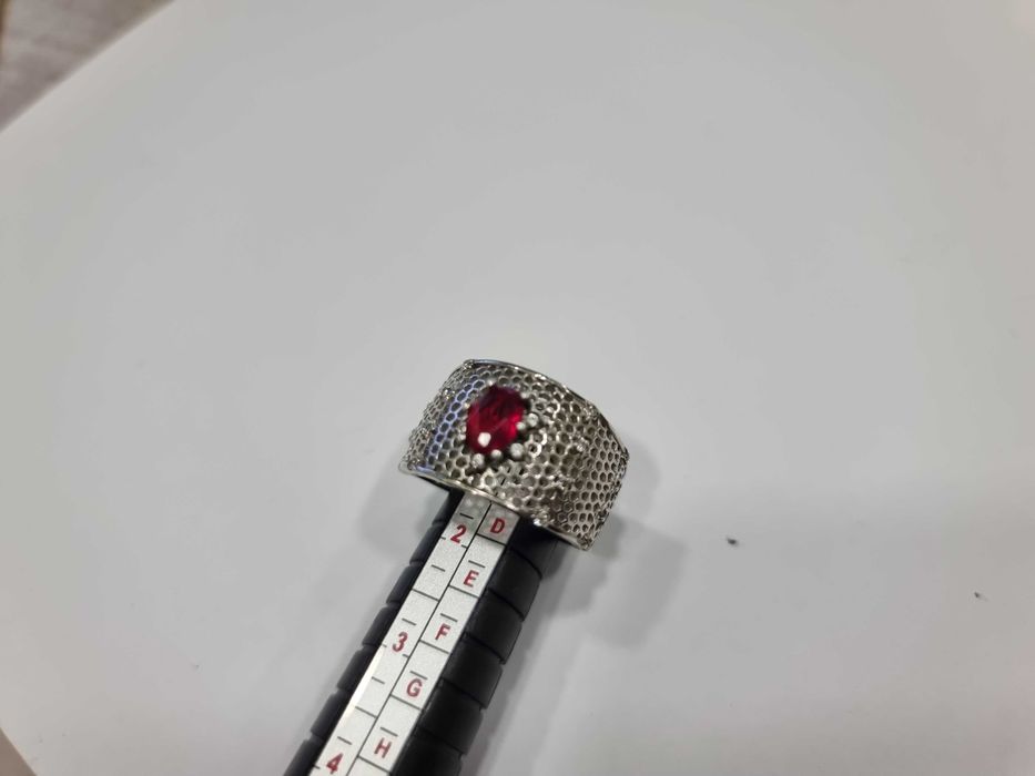 Сребърен пръстен с рубин