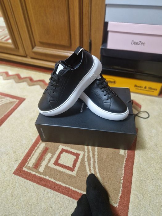 Armani -nr 41,noi,in cutie,originali,Pret foarte bun:700 lei