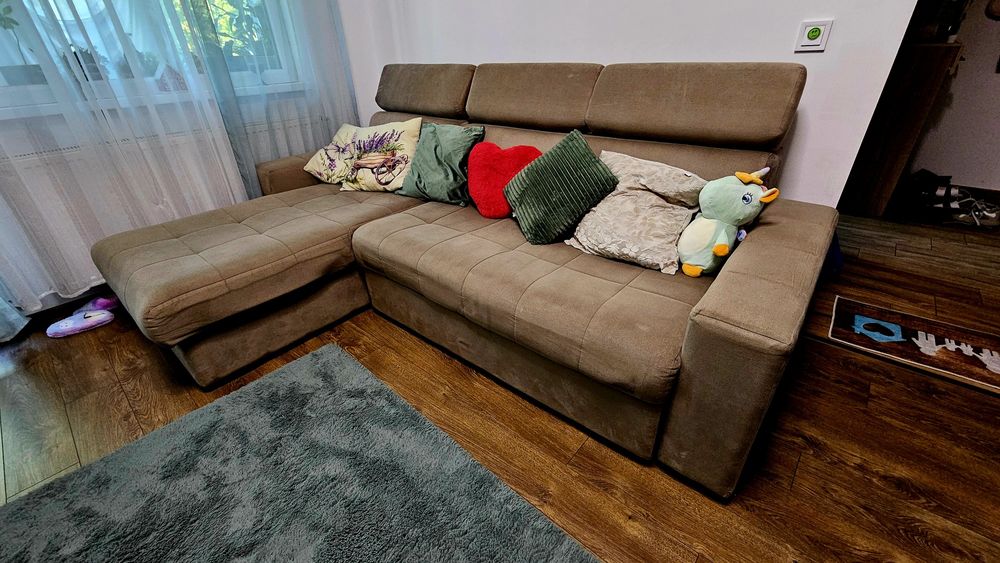 Coltar extensibil cu lada depozitare . 250 pe 160