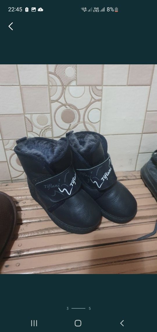 Продам детскую ушанку и угги тифлани
