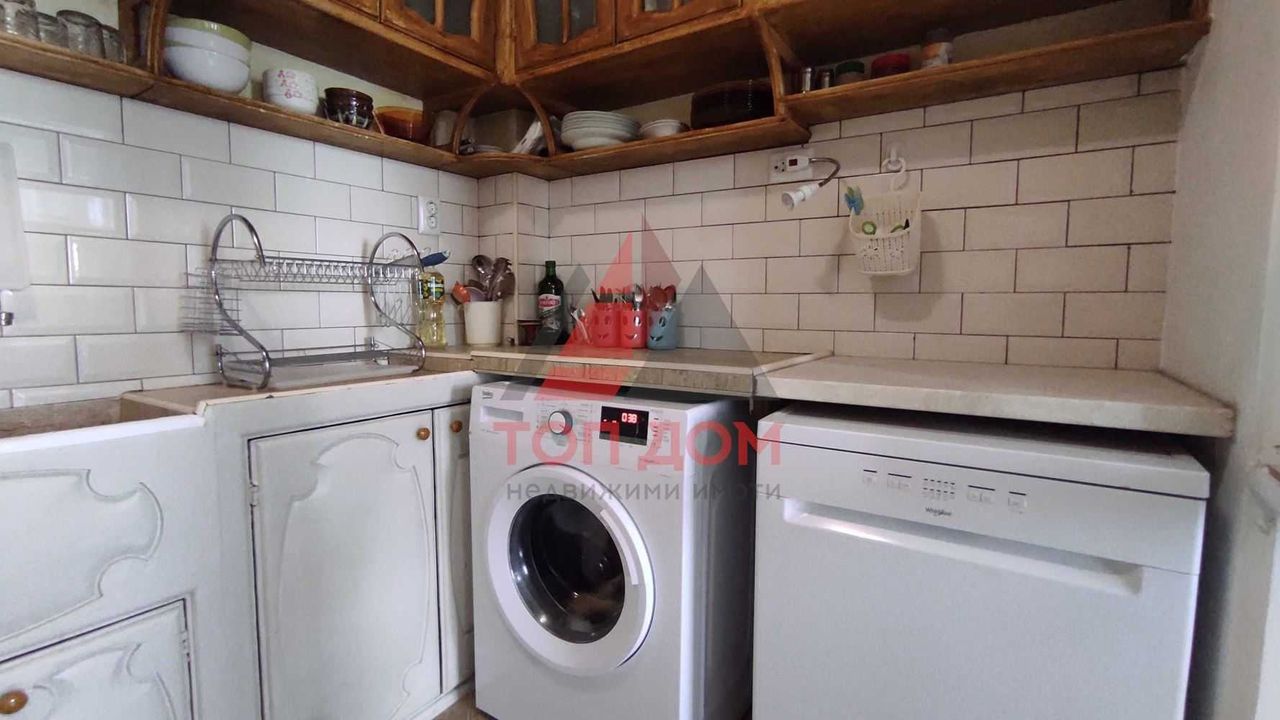 Дава се под наем Двустаен апартамент в Варна, Център - 60 кв.м за 382.5 € - Снимка #2