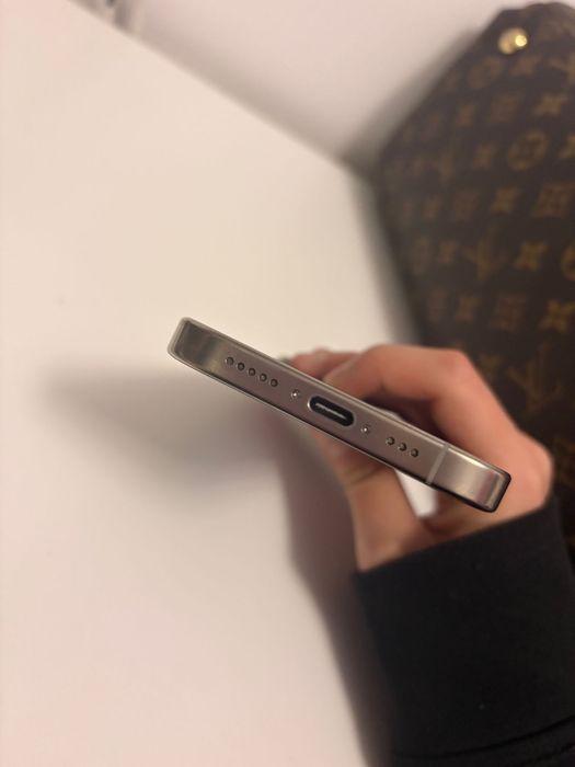 Vand/Schimb iphone 16 pro!