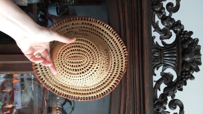 Pălărie de soare crem/gălbui cu insertii maron, mărime universală.