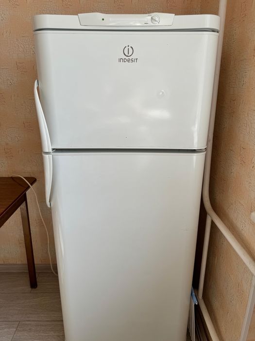 Холодильник Indesit бу