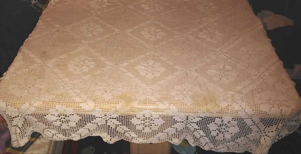 Fata de masa lucrata manual din dantela macrame