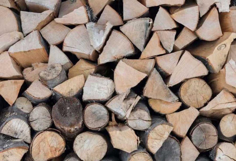 Дърва нарязани и нацепени