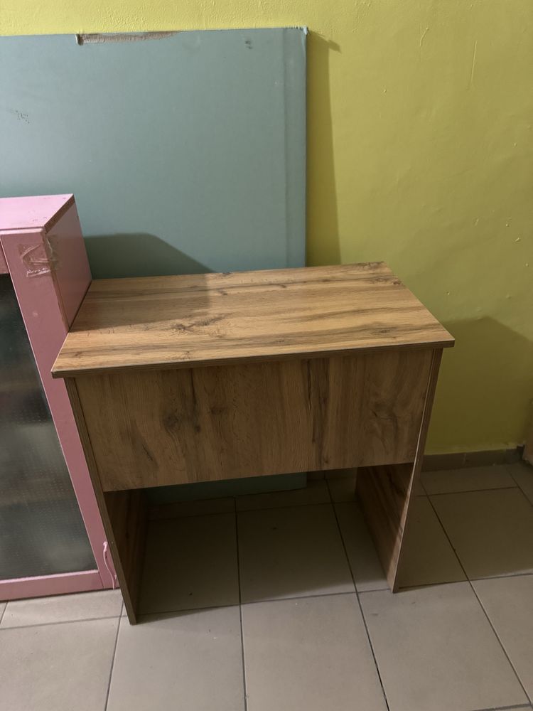 Продается деревянный стол