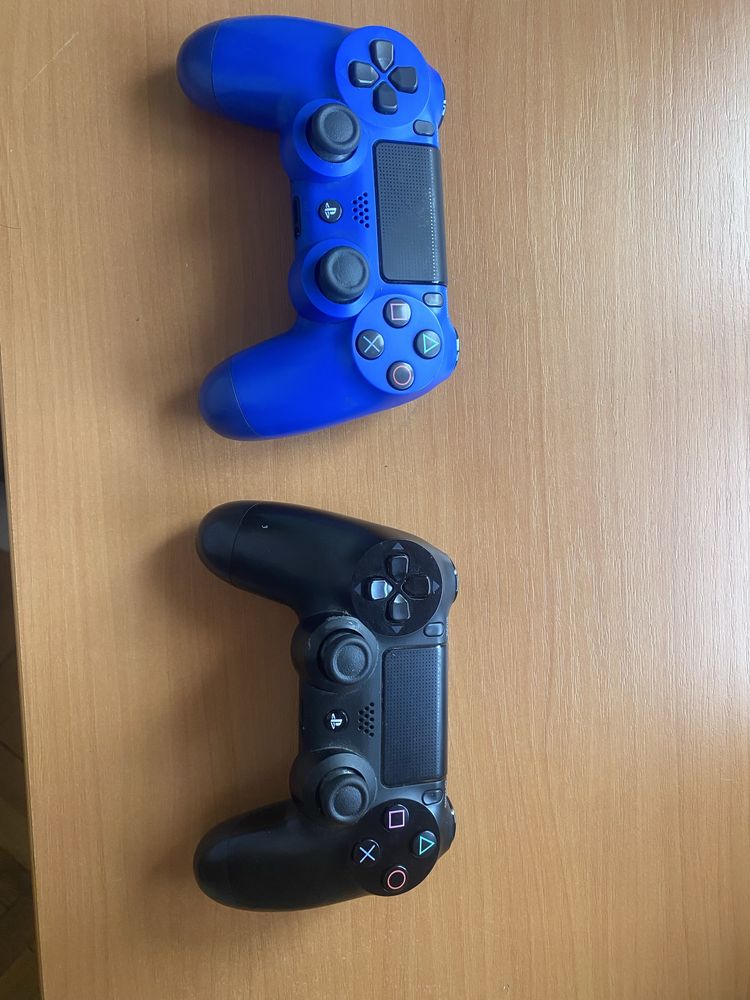 Vand Ps 4 in stare perfecta
