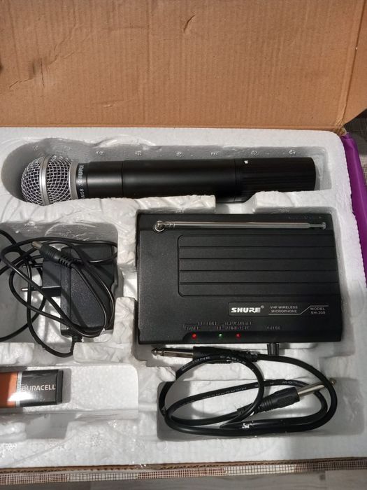Scot la vânzare două microfoane wireless în stare foarte bună