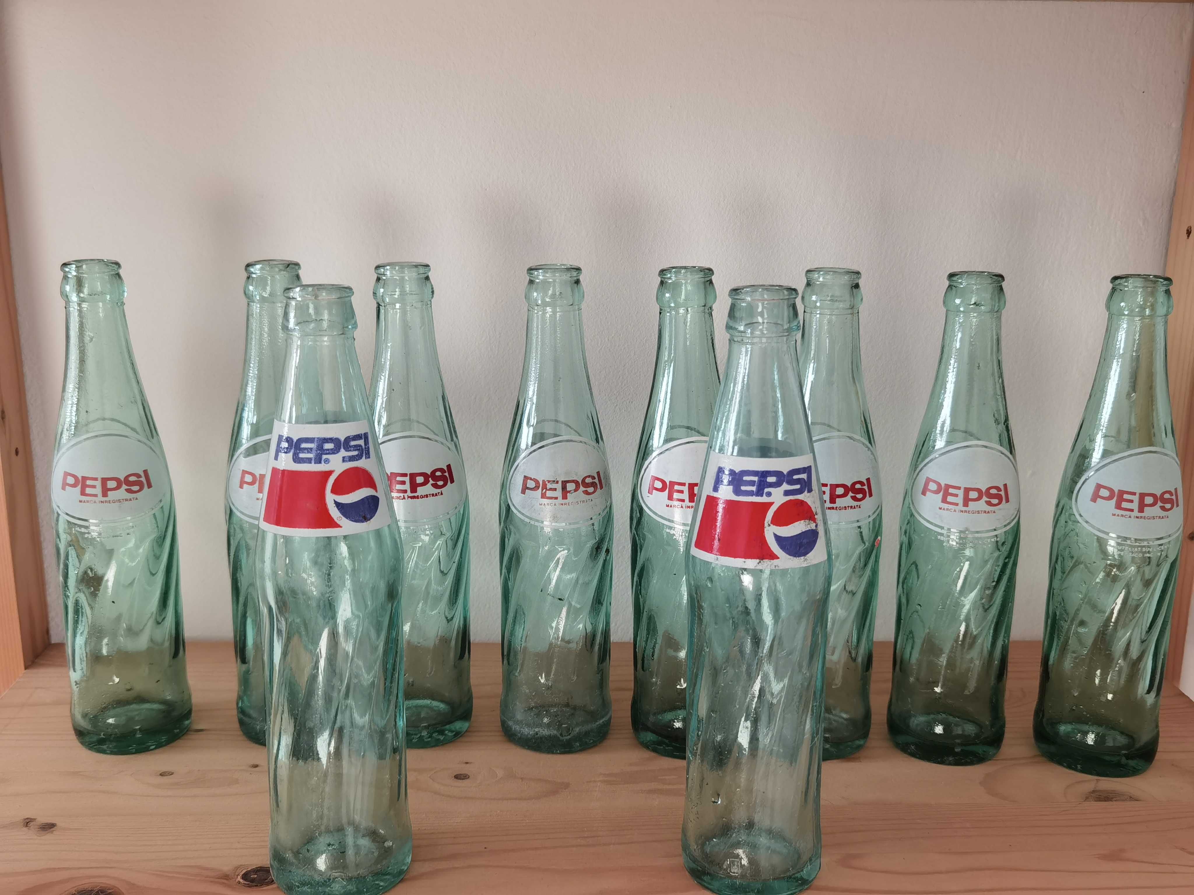 Sticle vechi de suc: Pepsi, Coca Cola. Lazi de suc.