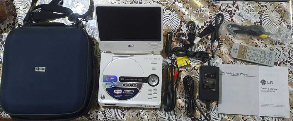 Dvd player cu geantă și accesorii