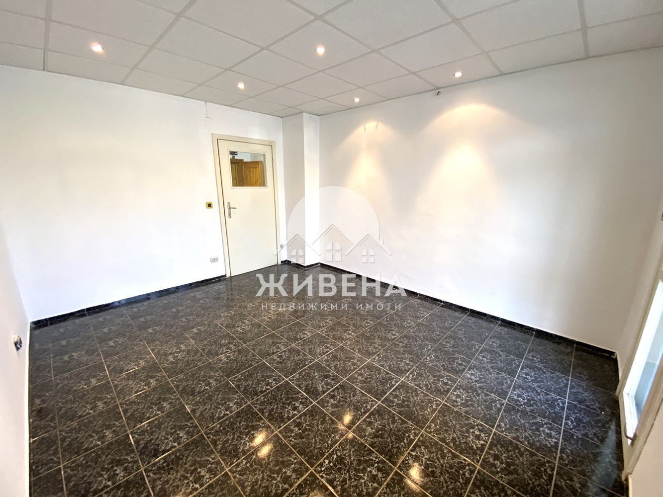 Продавам 4-стаен апартамент, кв. Възраждане 2, ЧЖП: 118 кв.м