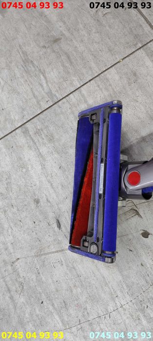 aspirator Dyson V8 teava perie acumulator bun se vinde ca in poze